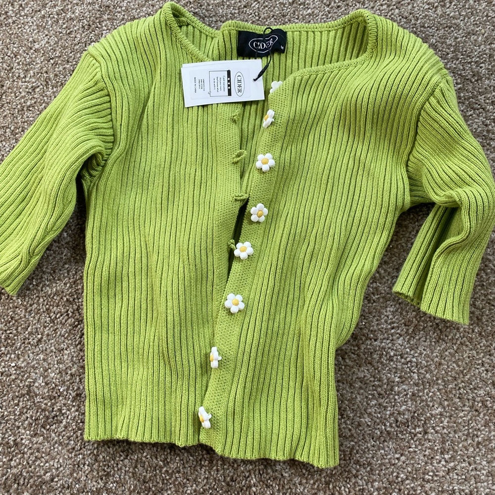 Rare cider, Daisy crop tops, size medium